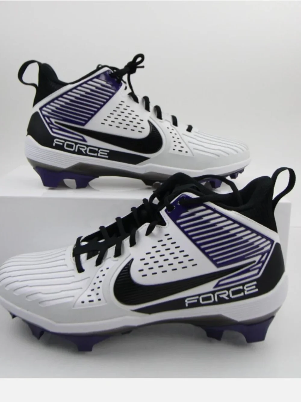 Mens NWOT Nike Alpha Force football ckeats